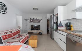 Rez-de-chaussée centre ville d'Embrun 3 étoiles